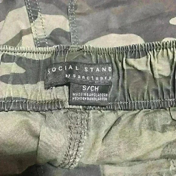 Social Standard by Sanctuary Switchback cuffed short Hiker Camo Sz Small - Picture 7 of 9